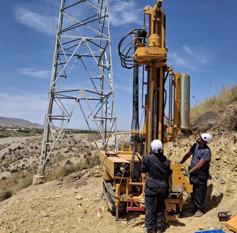 Diseño Y Construcción De Las Cimentaciones De Los Apoyos T73-1 Y T237_Almería